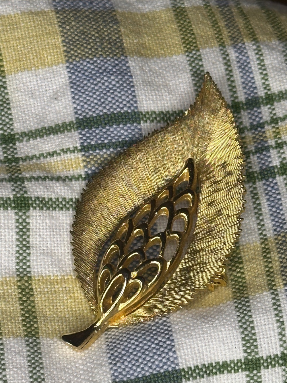 Vintage Jonette Jewelry Brooch Gold Tone Brushed Openwork Leaf Pin 70s-80s